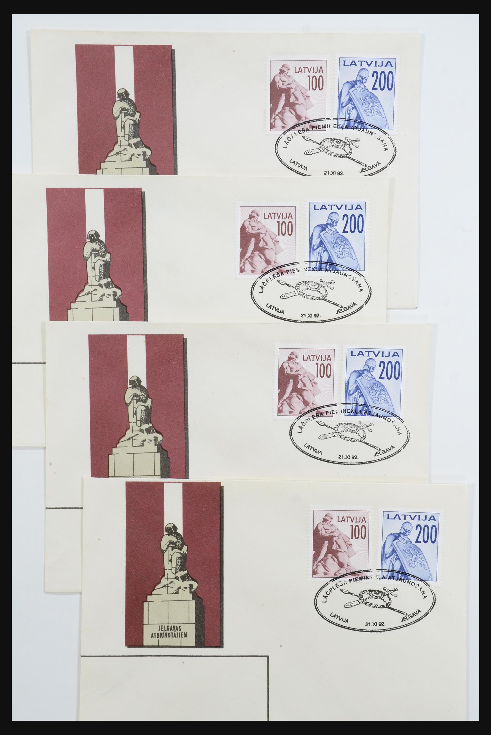 31584 592 - 31584 Letland brieven/FDC's en postwaardestukken 1990-1992.