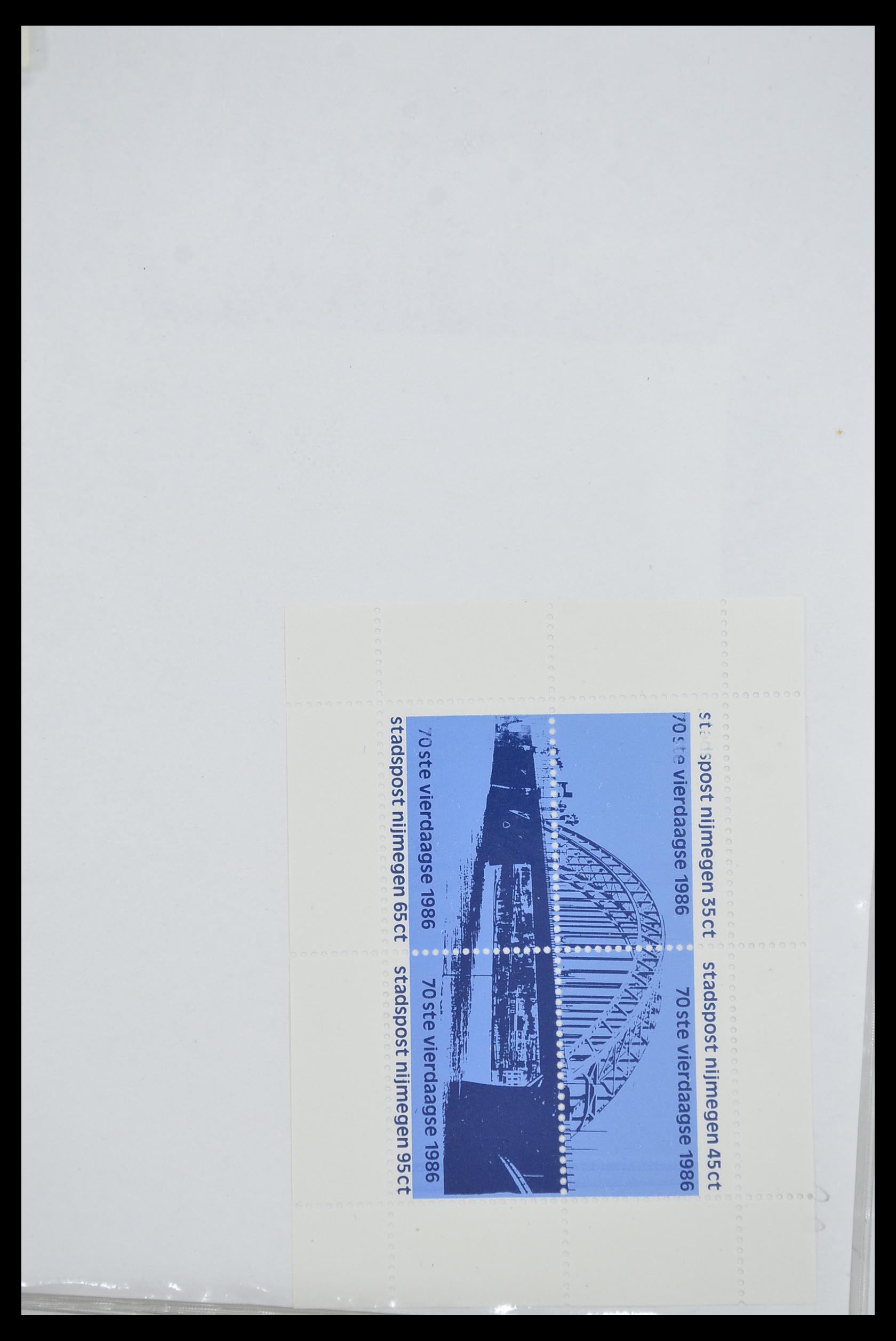33543 215 - Postzegelverzameling 33543 Nederland stadspost 1969-2017.