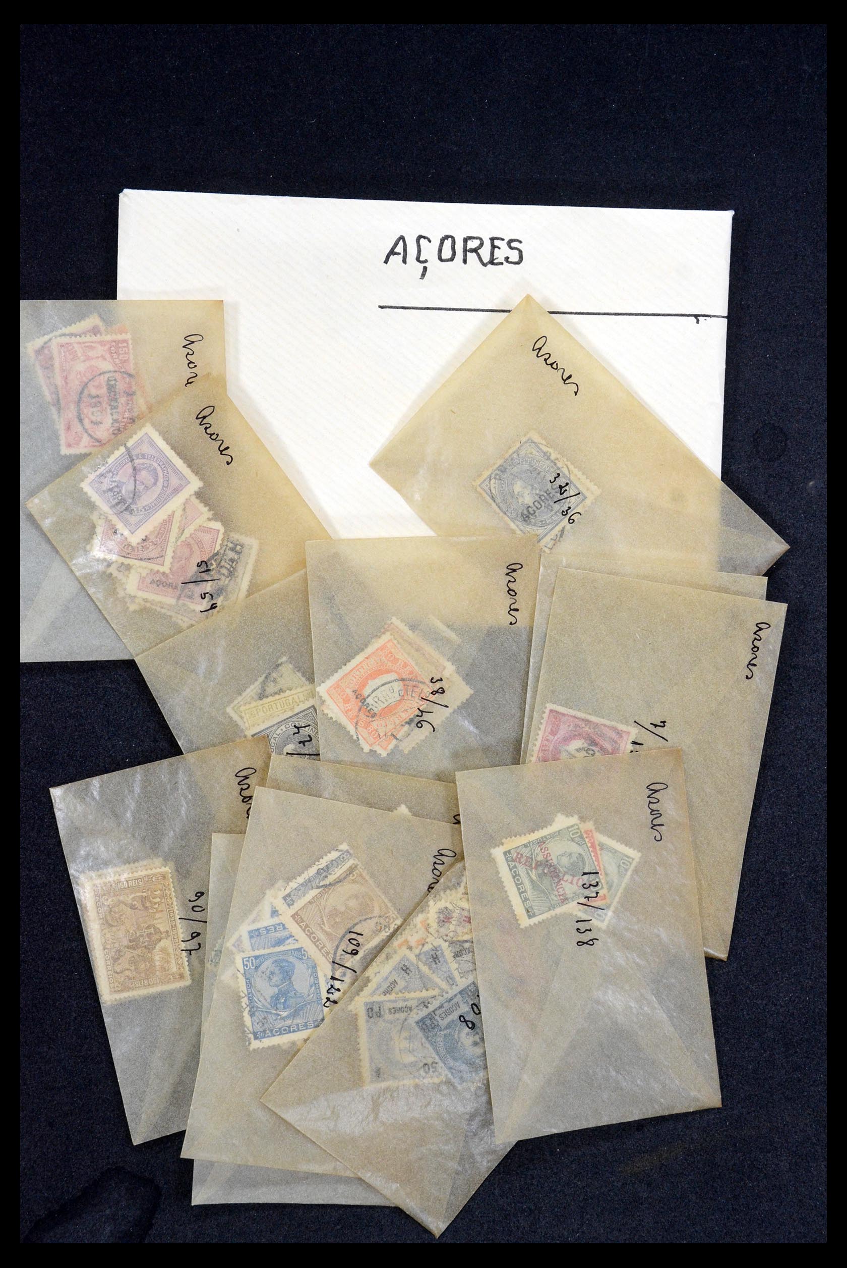 35275 006 - Stamp Collection 35275 World sorting lot 1850-1970.