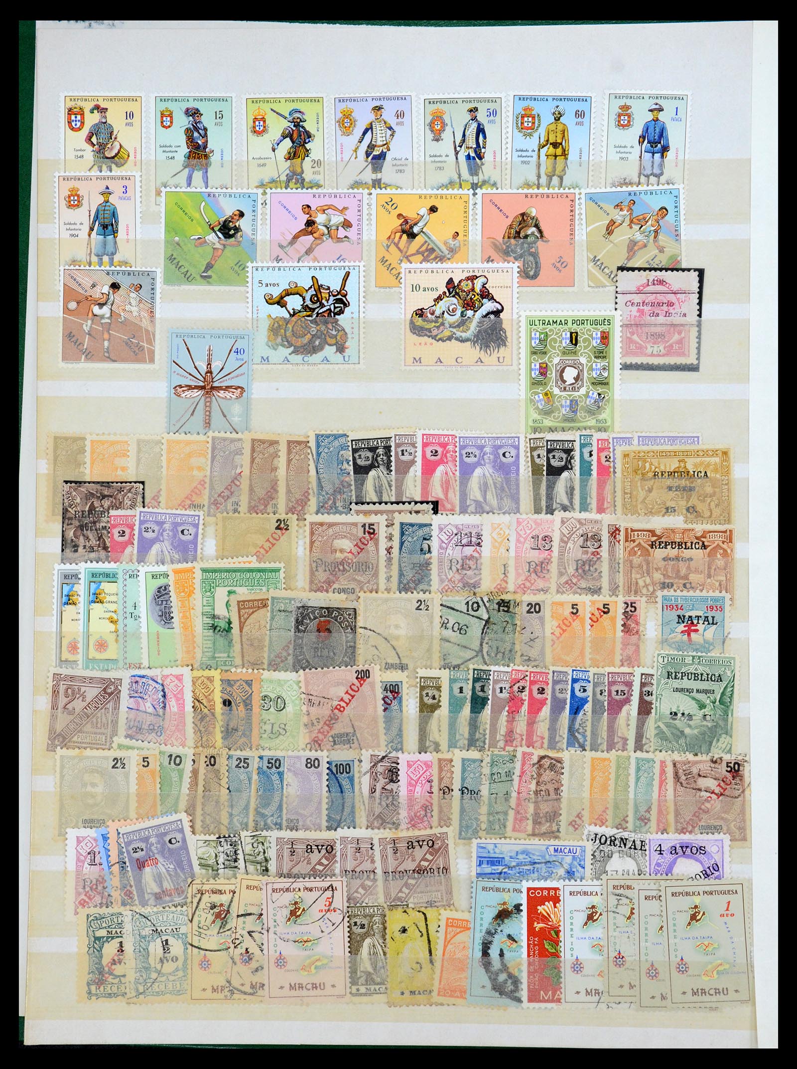 35788 153 - Postzegelverzameling 35788 Portugese koloniën 1886-1971.