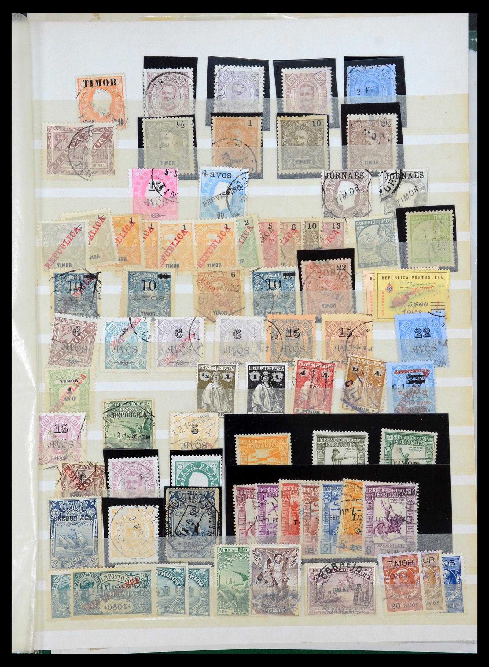 35788 154 - Postzegelverzameling 35788 Portugese koloniën 1886-1971.