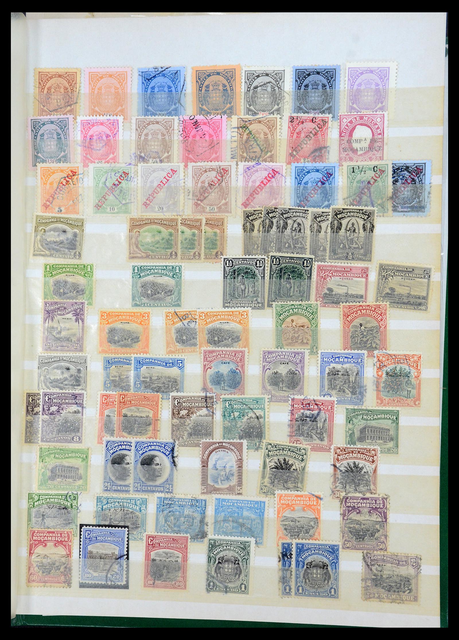 35788 156 - Postzegelverzameling 35788 Portugese koloniën 1886-1971.