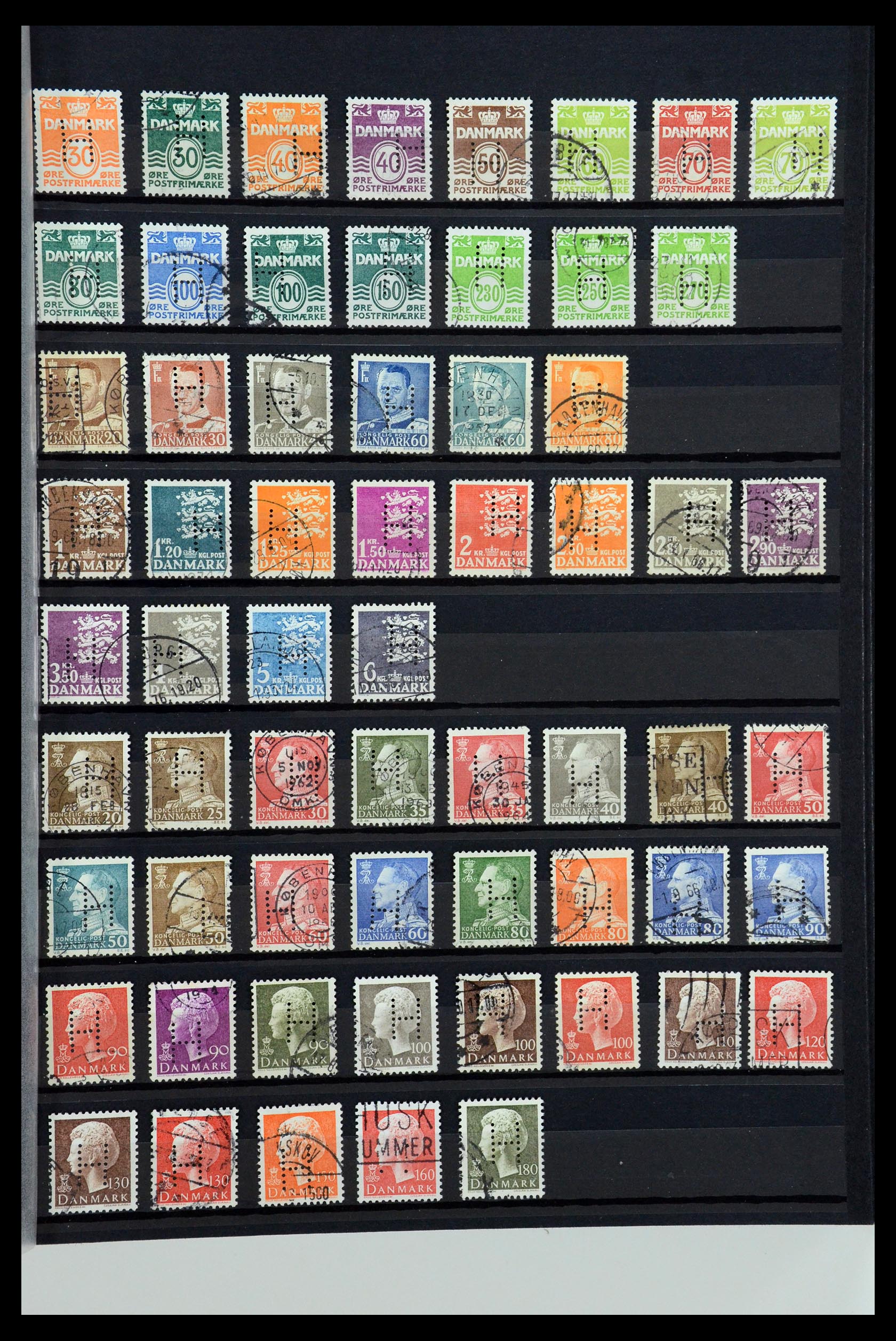 36396 122 - Postzegelverzameling 36396 Denemarken perfins.