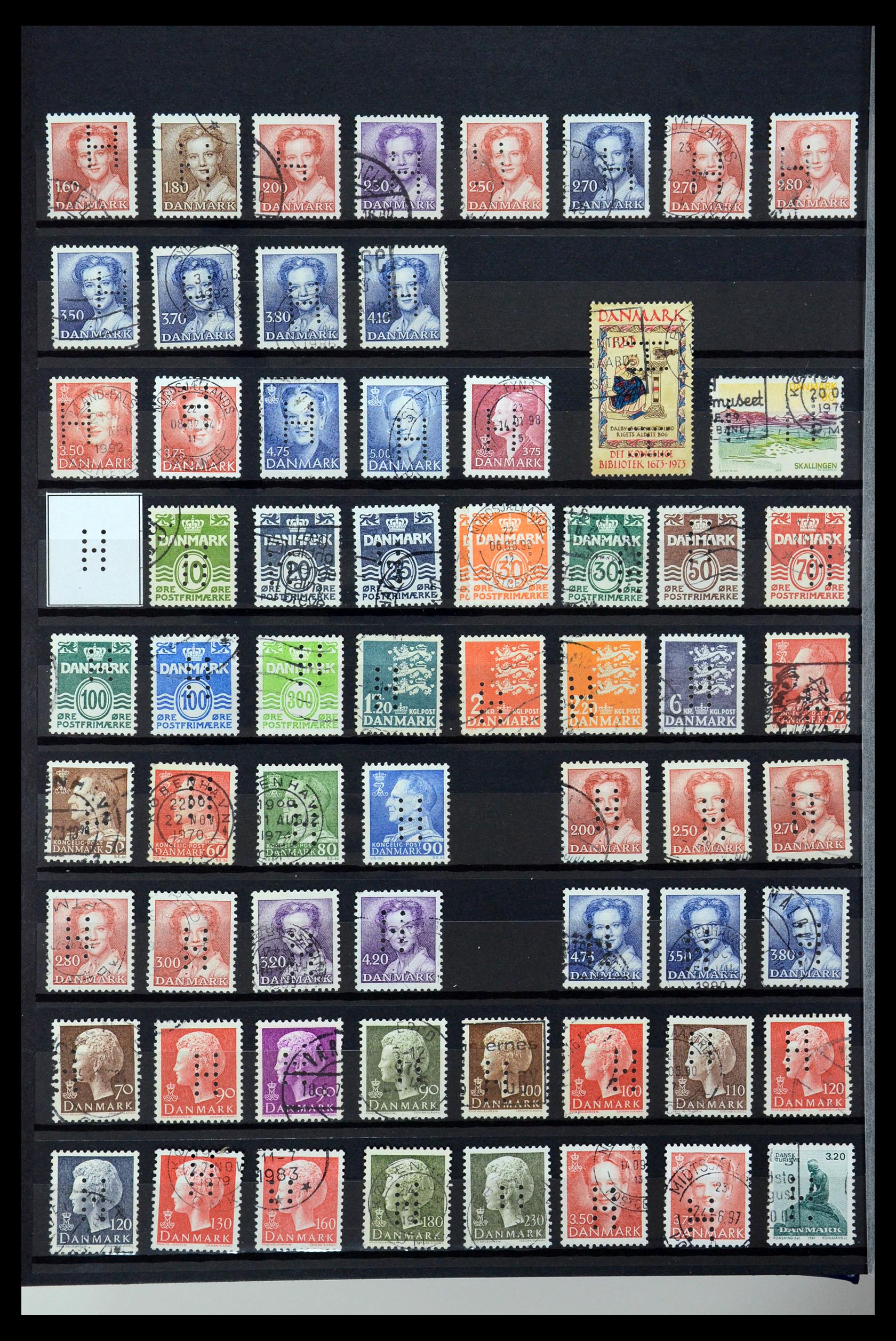 36396 123 - Postzegelverzameling 36396 Denemarken perfins.