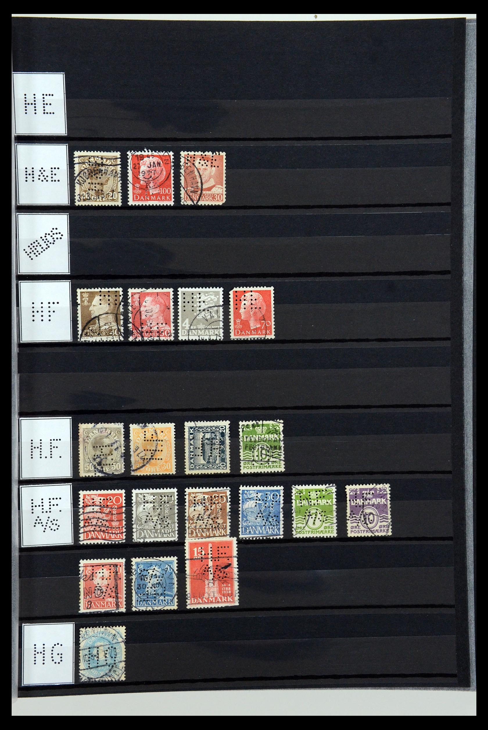 36396 128 - Postzegelverzameling 36396 Denemarken perfins.