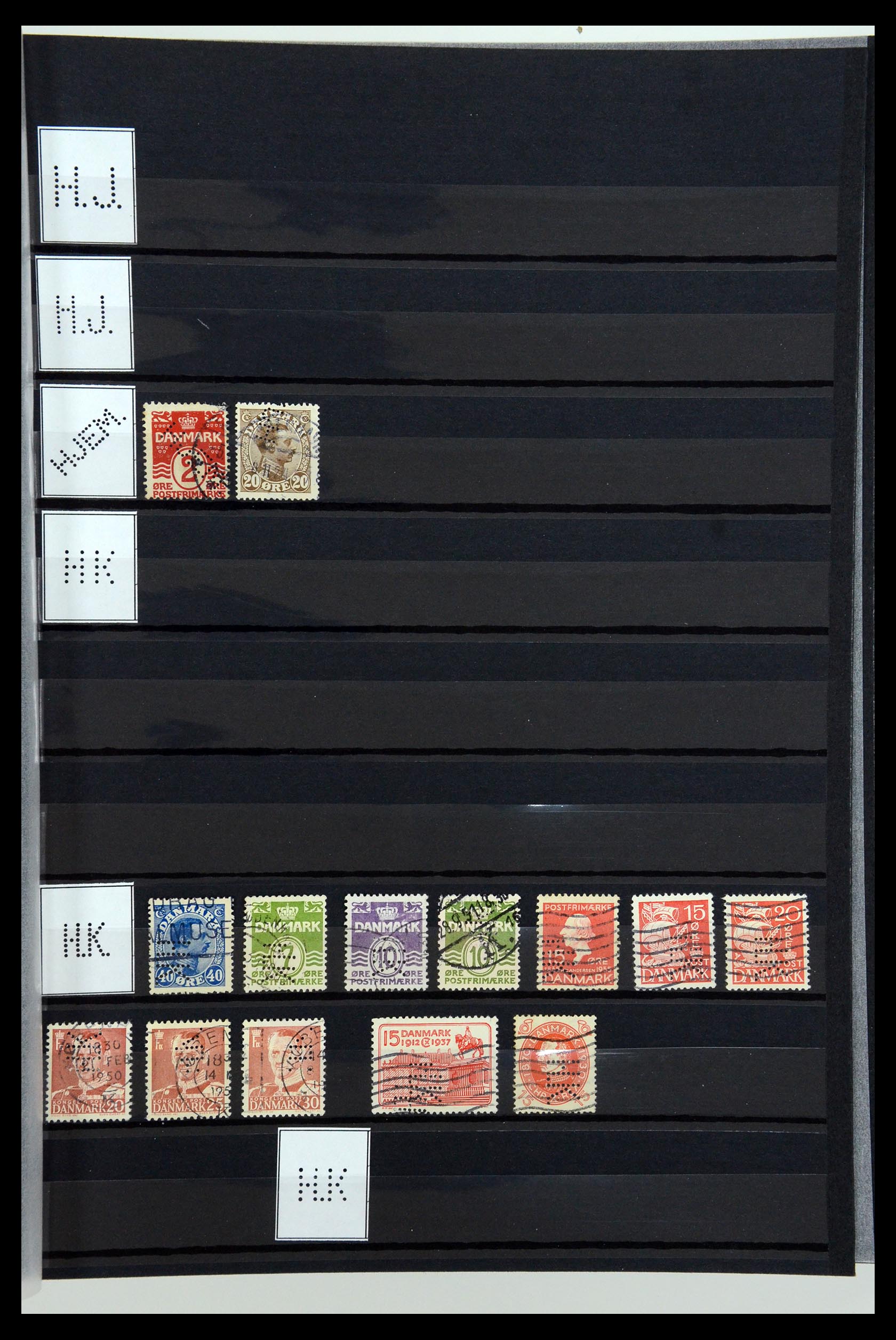 36396 130 - Postzegelverzameling 36396 Denemarken perfins.