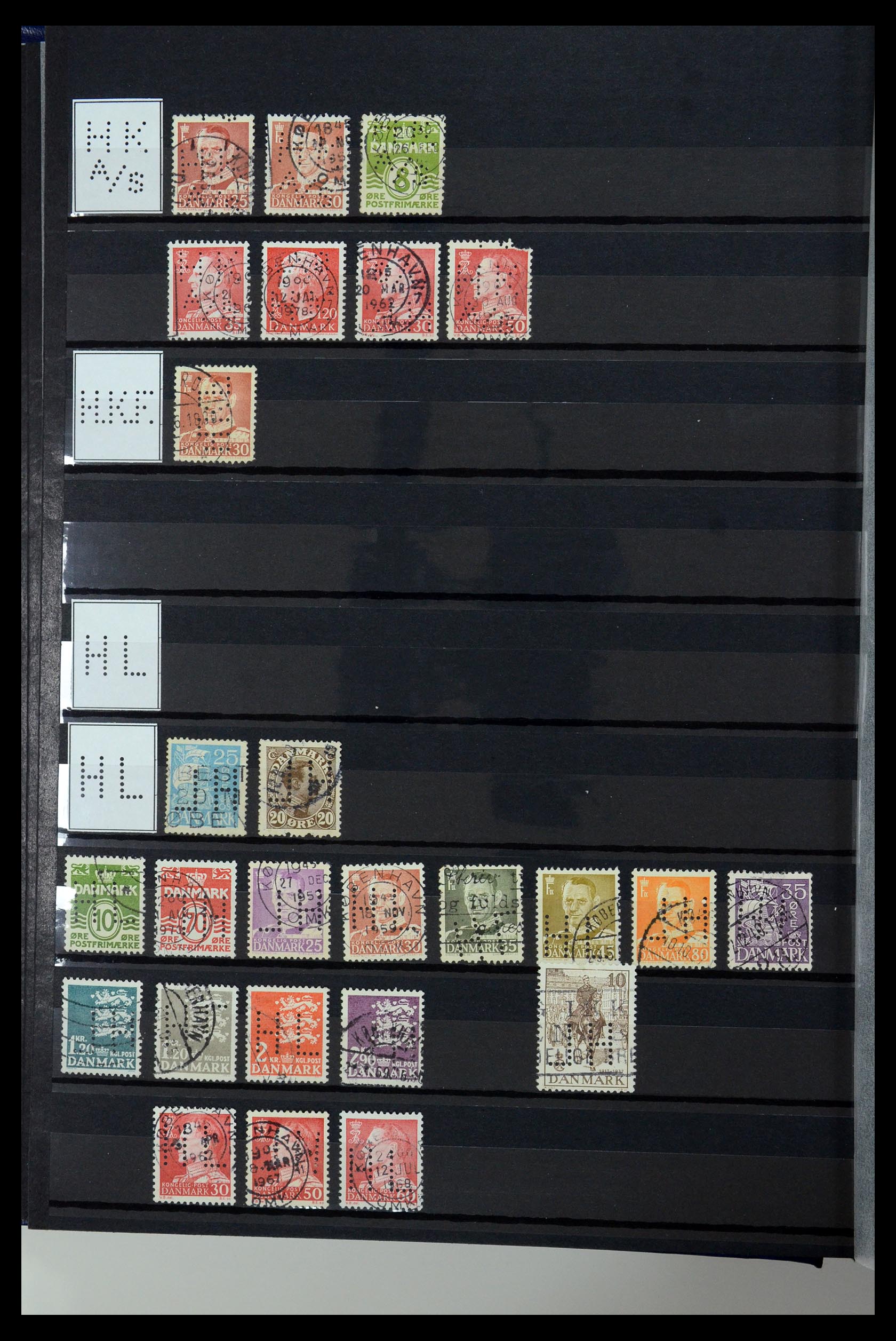 36396 131 - Postzegelverzameling 36396 Denemarken perfins.