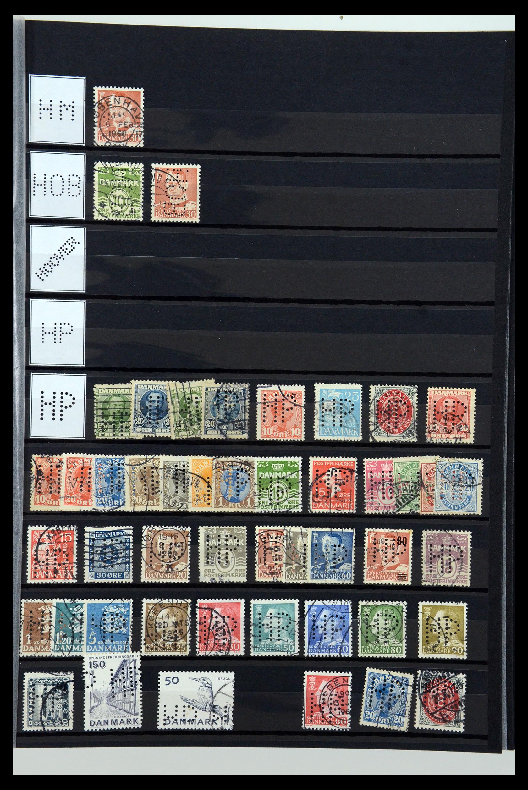 36396 133 - Postzegelverzameling 36396 Denemarken perfins.