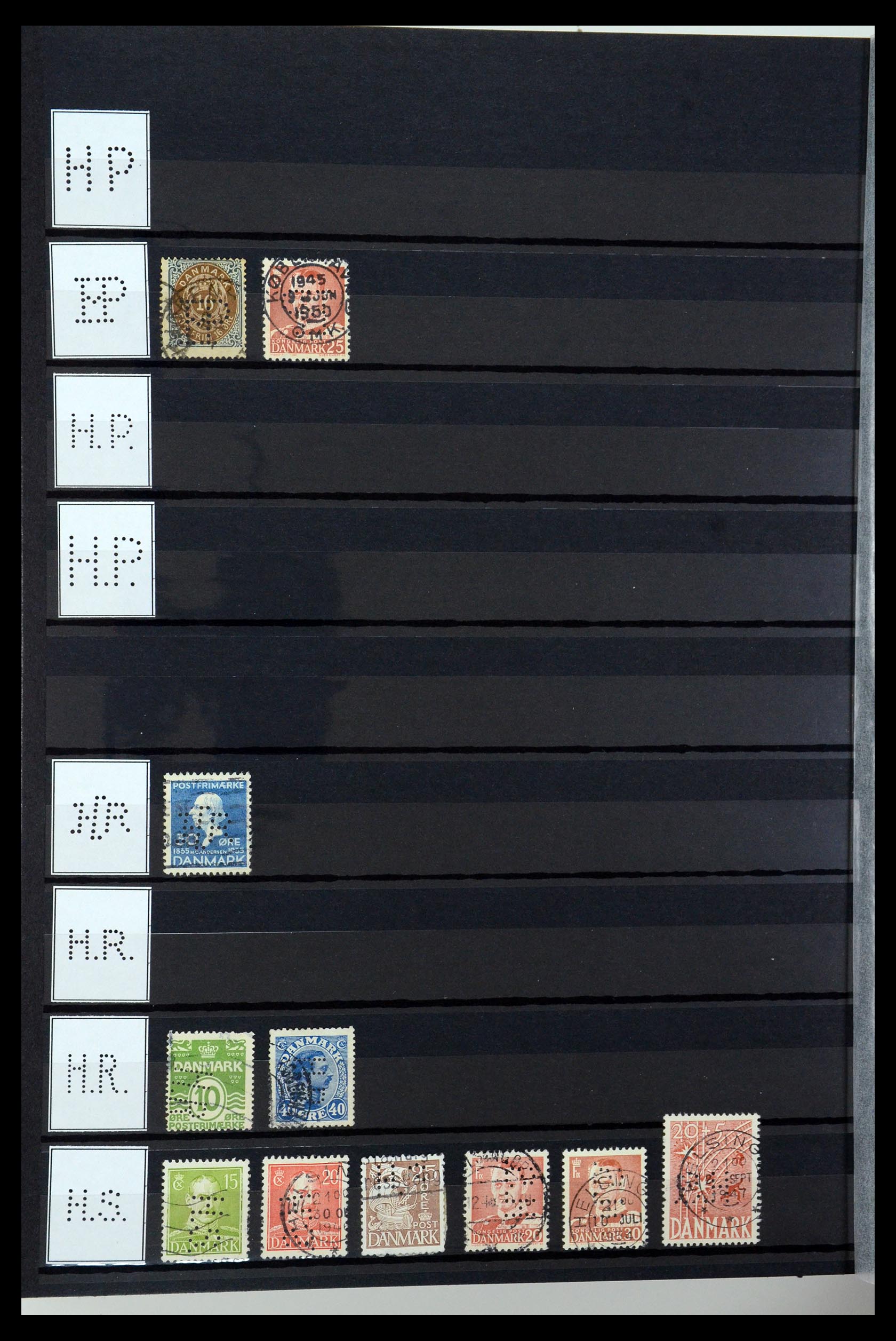 36396 134 - Postzegelverzameling 36396 Denemarken perfins.