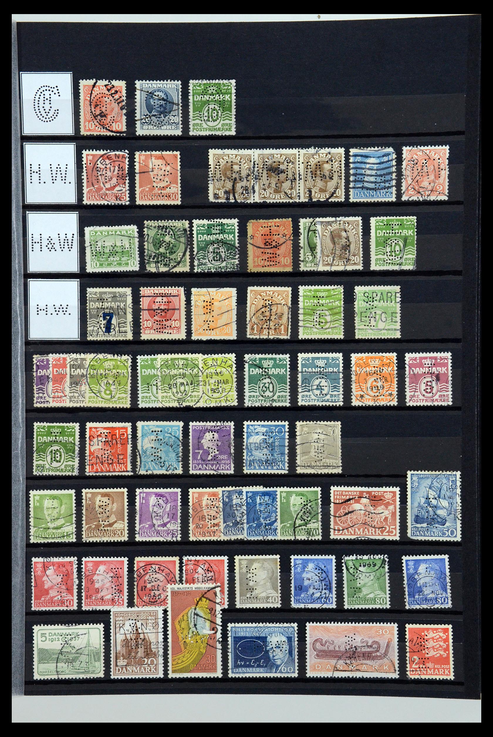 36396 137 - Postzegelverzameling 36396 Denemarken perfins.