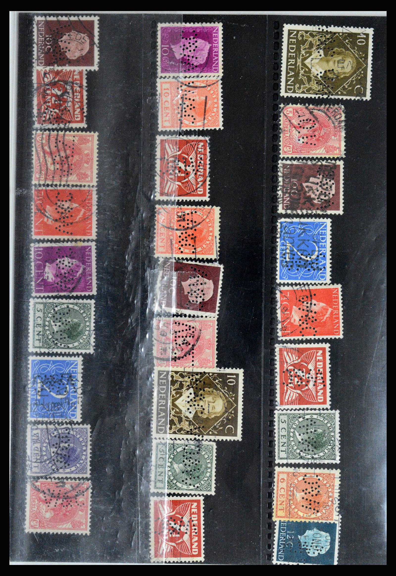 36849 044 - Postzegelverzameling 36849 Nederland perfins 1891-1960.