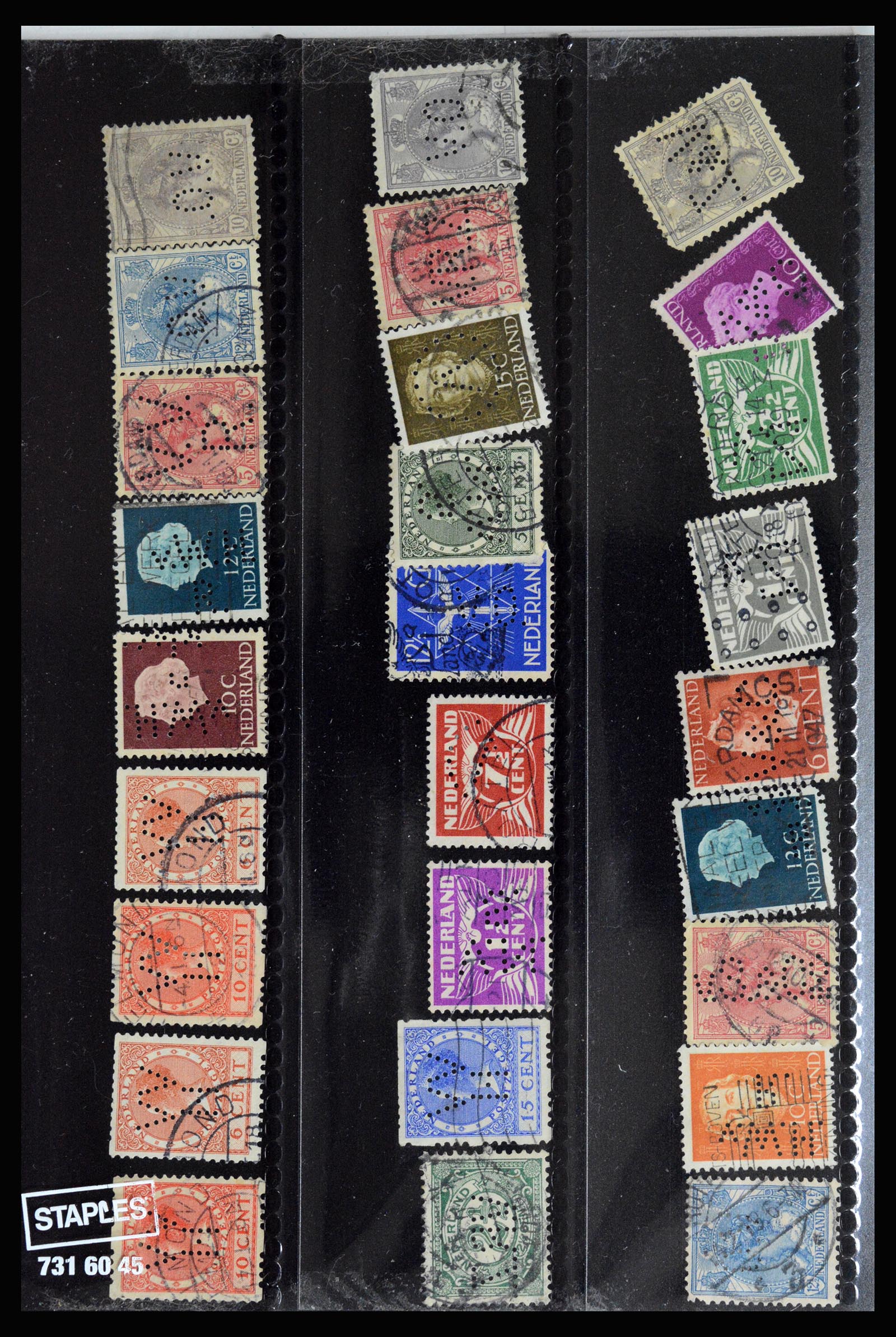 36849 045 - Postzegelverzameling 36849 Nederland perfins 1891-1960.