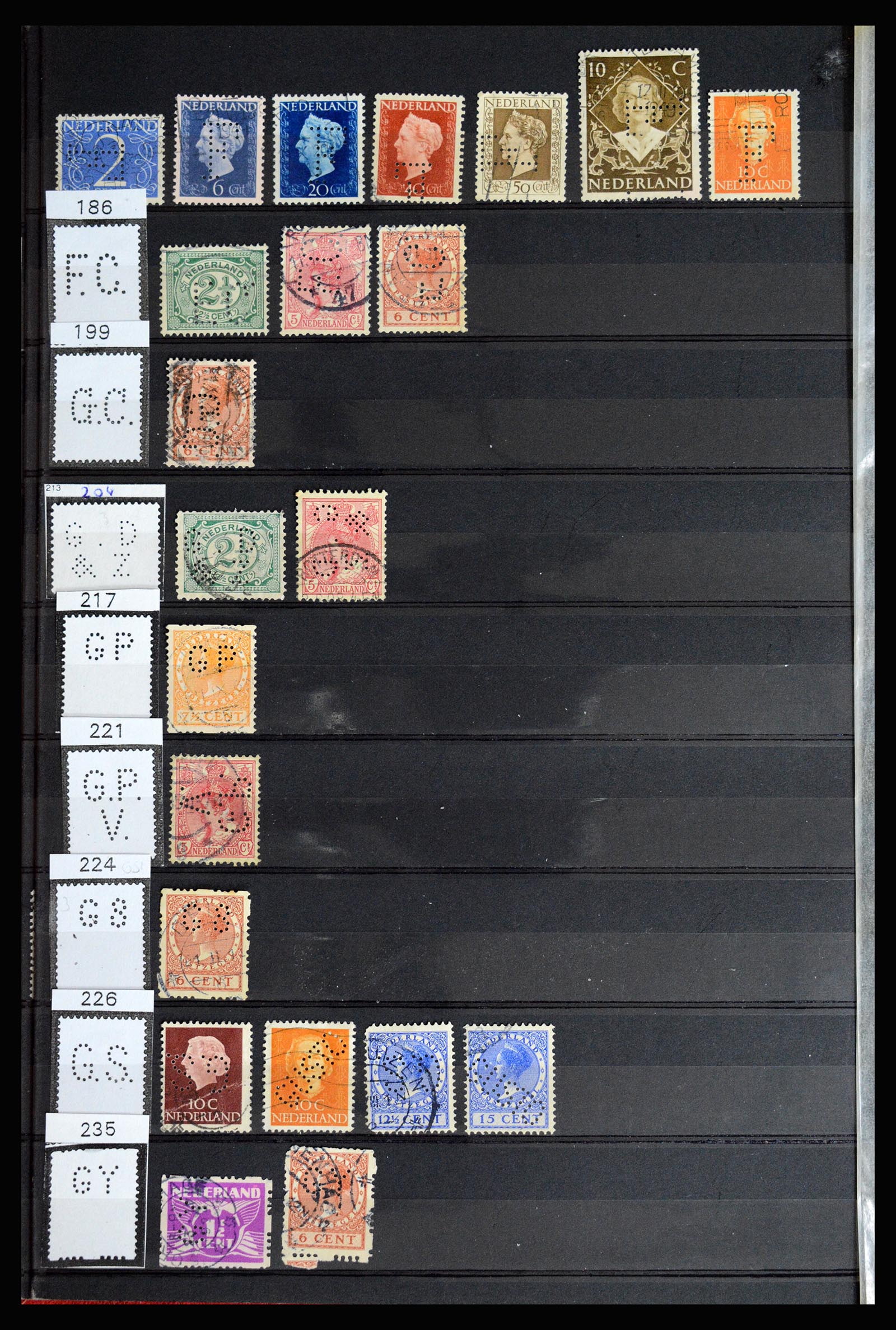 36849 052 - Postzegelverzameling 36849 Nederland perfins 1891-1960.