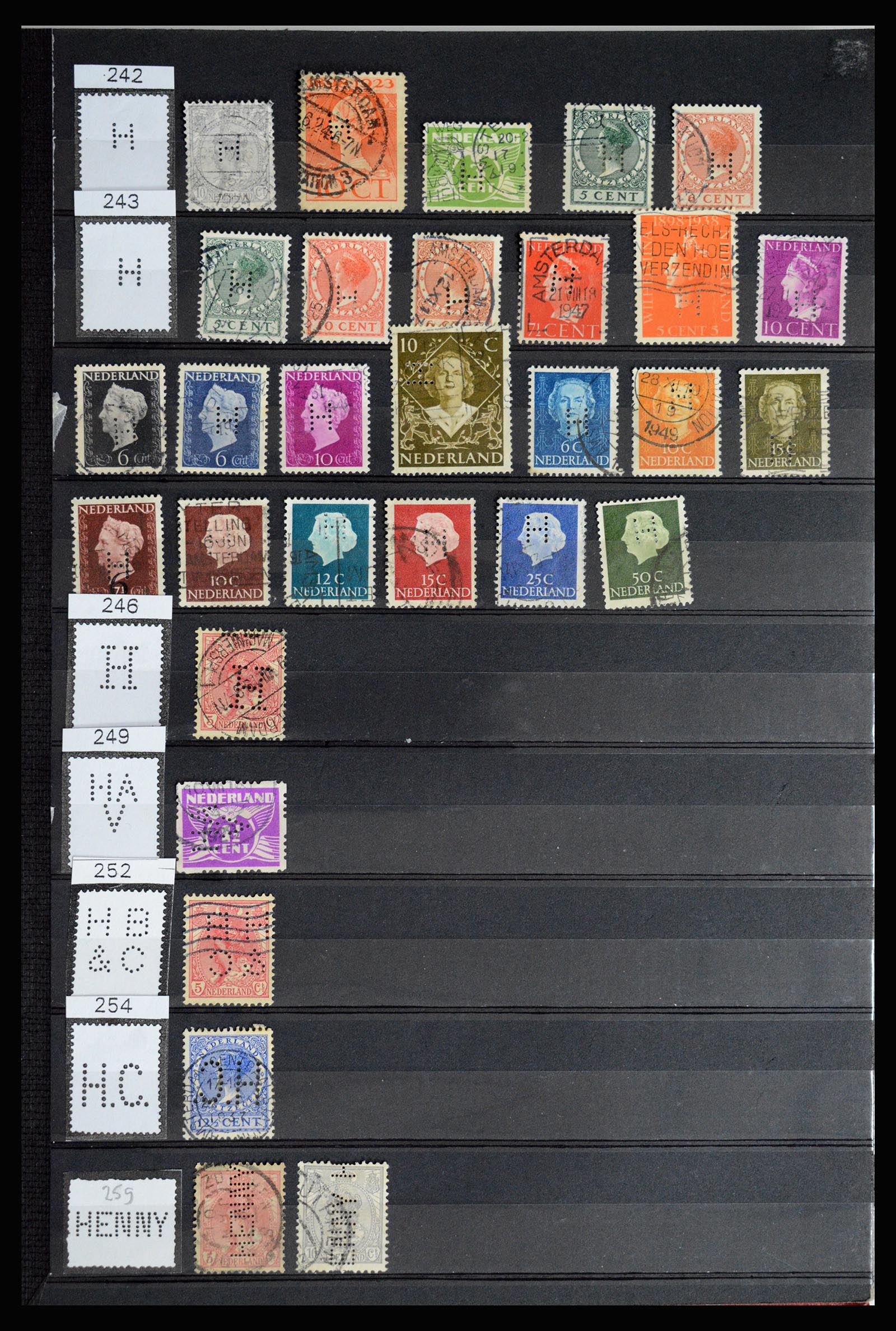 36849 053 - Postzegelverzameling 36849 Nederland perfins 1891-1960.