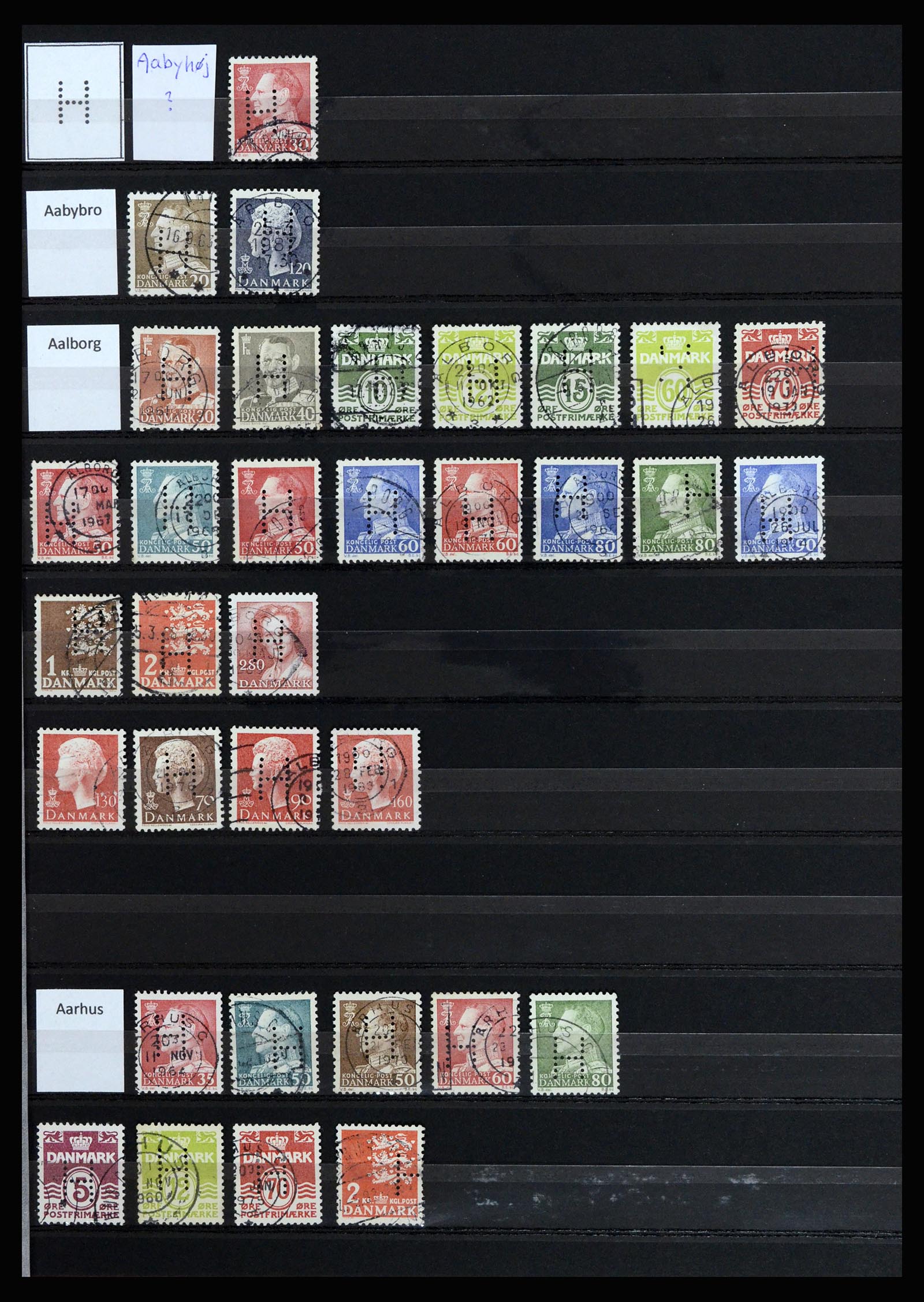 37056 001 - Postzegelverzameling 37056 Denemarken perfins.