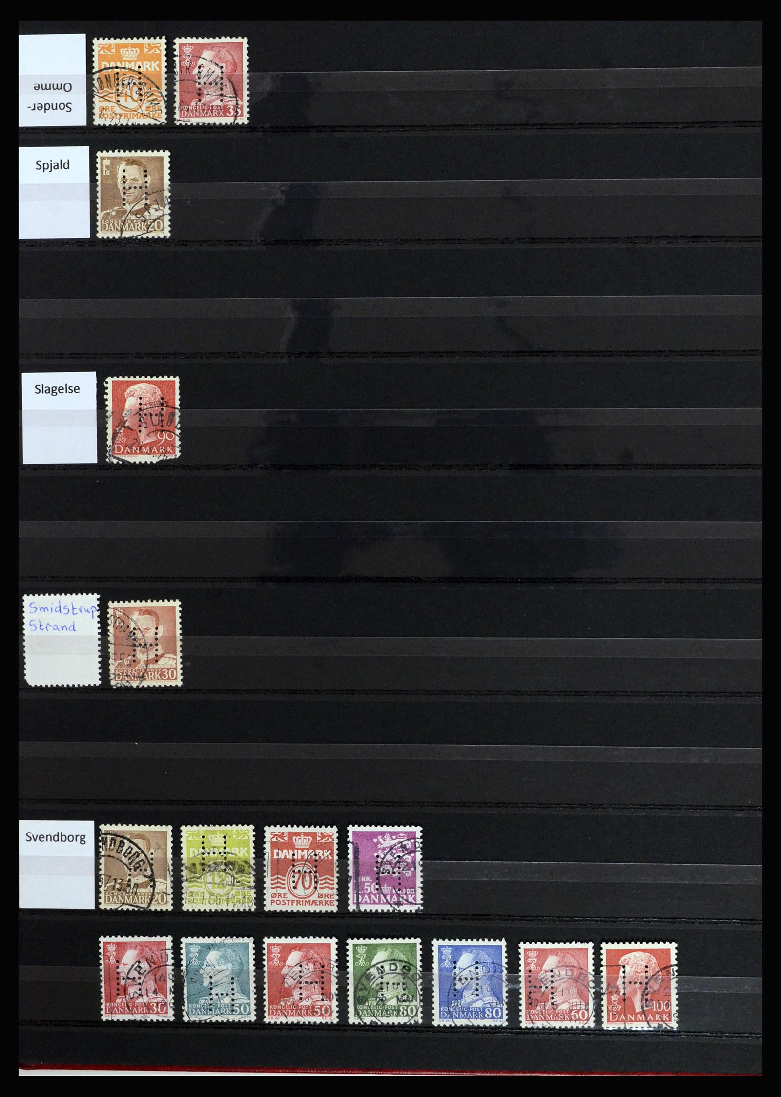 37056 011 - Postzegelverzameling 37056 Denemarken perfins.