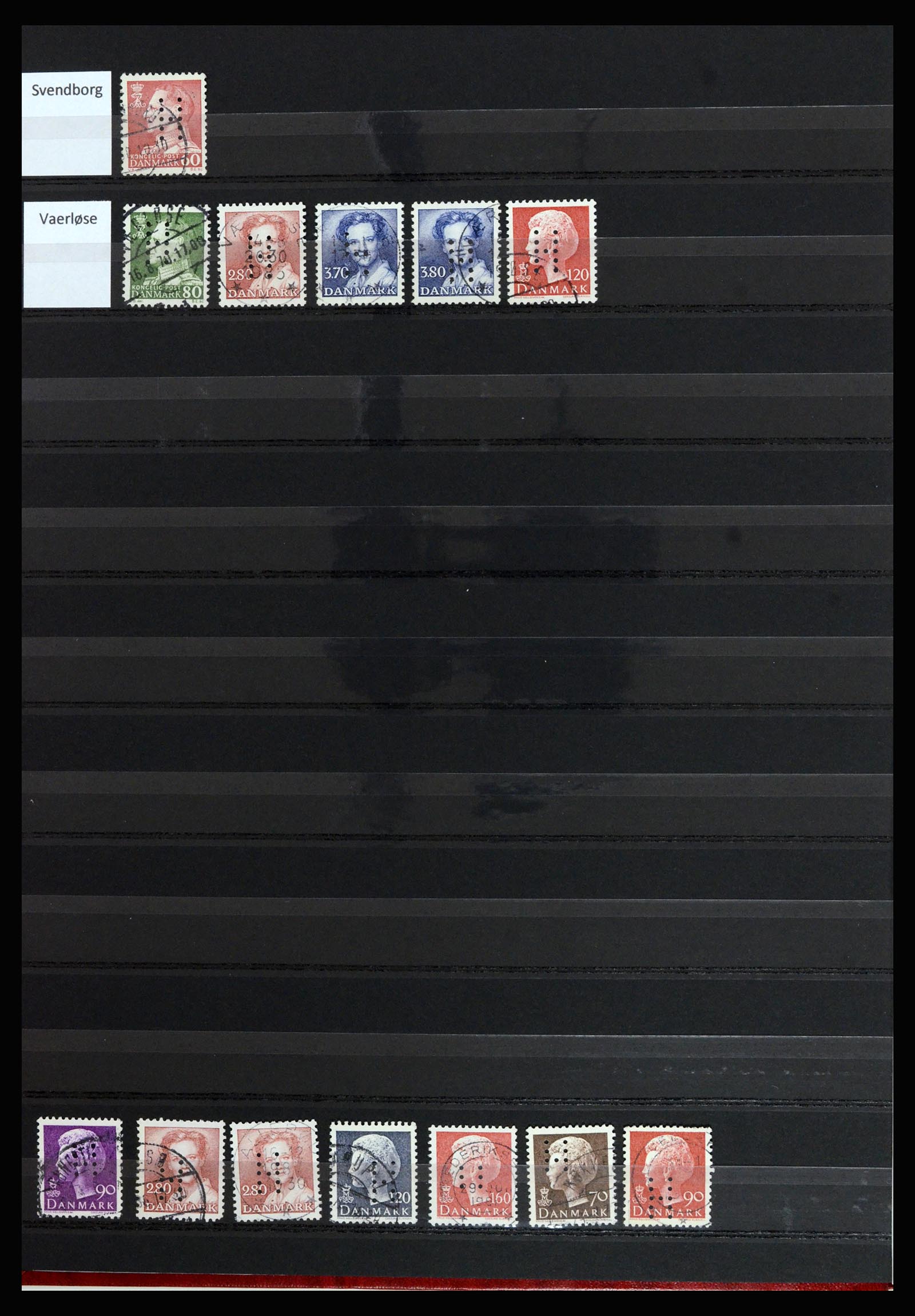 37056 018 - Postzegelverzameling 37056 Denemarken perfins.