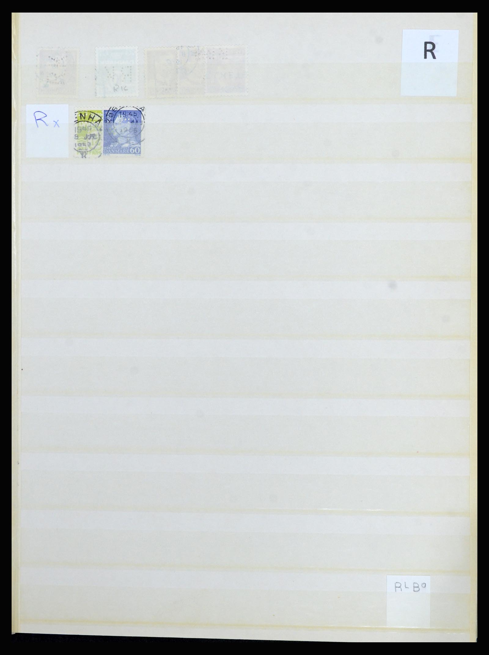 37056 058 - Postzegelverzameling 37056 Denemarken perfins.