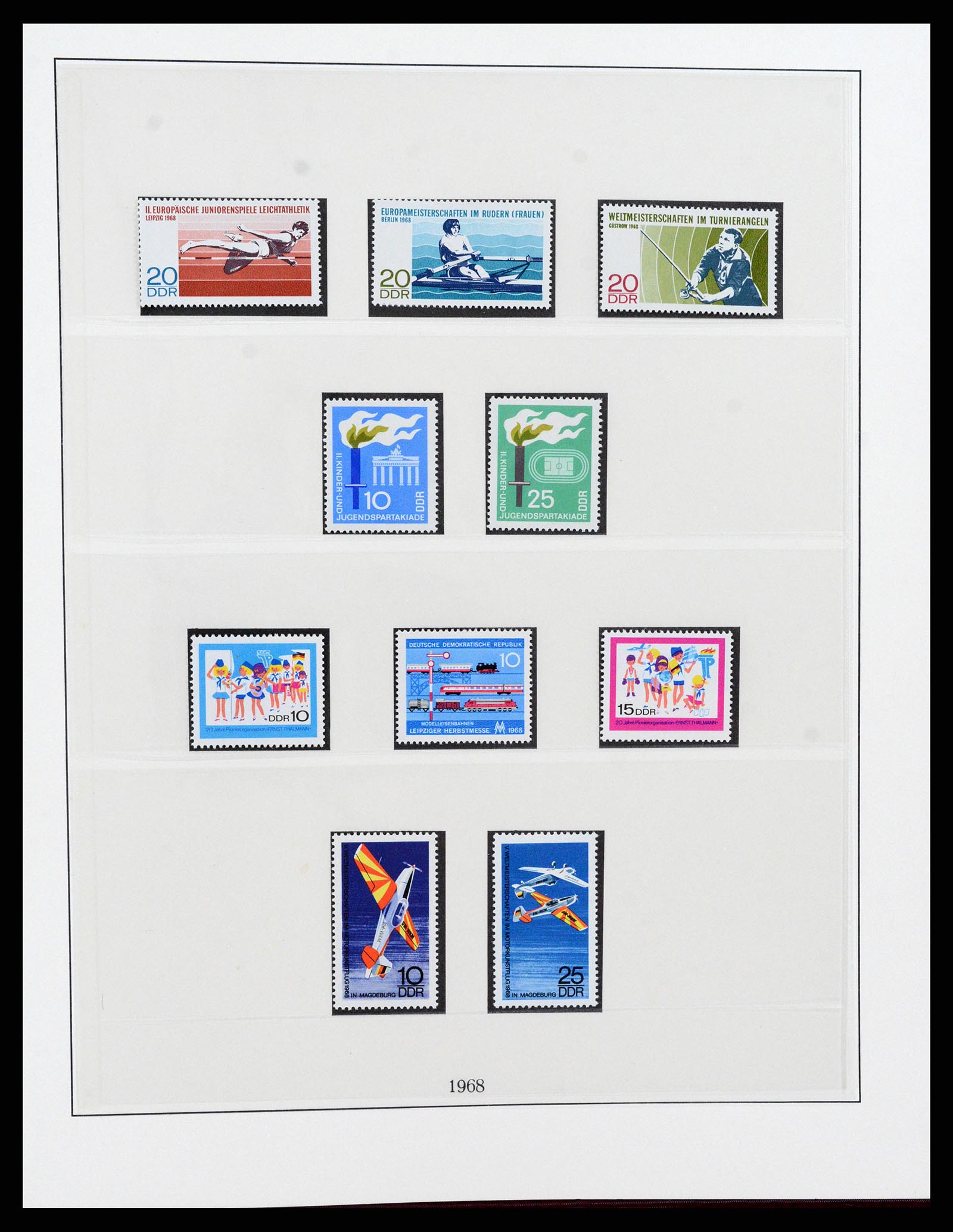 37507 111 - Postzegelverzameling 37507 D.D.R. 1949-1990.