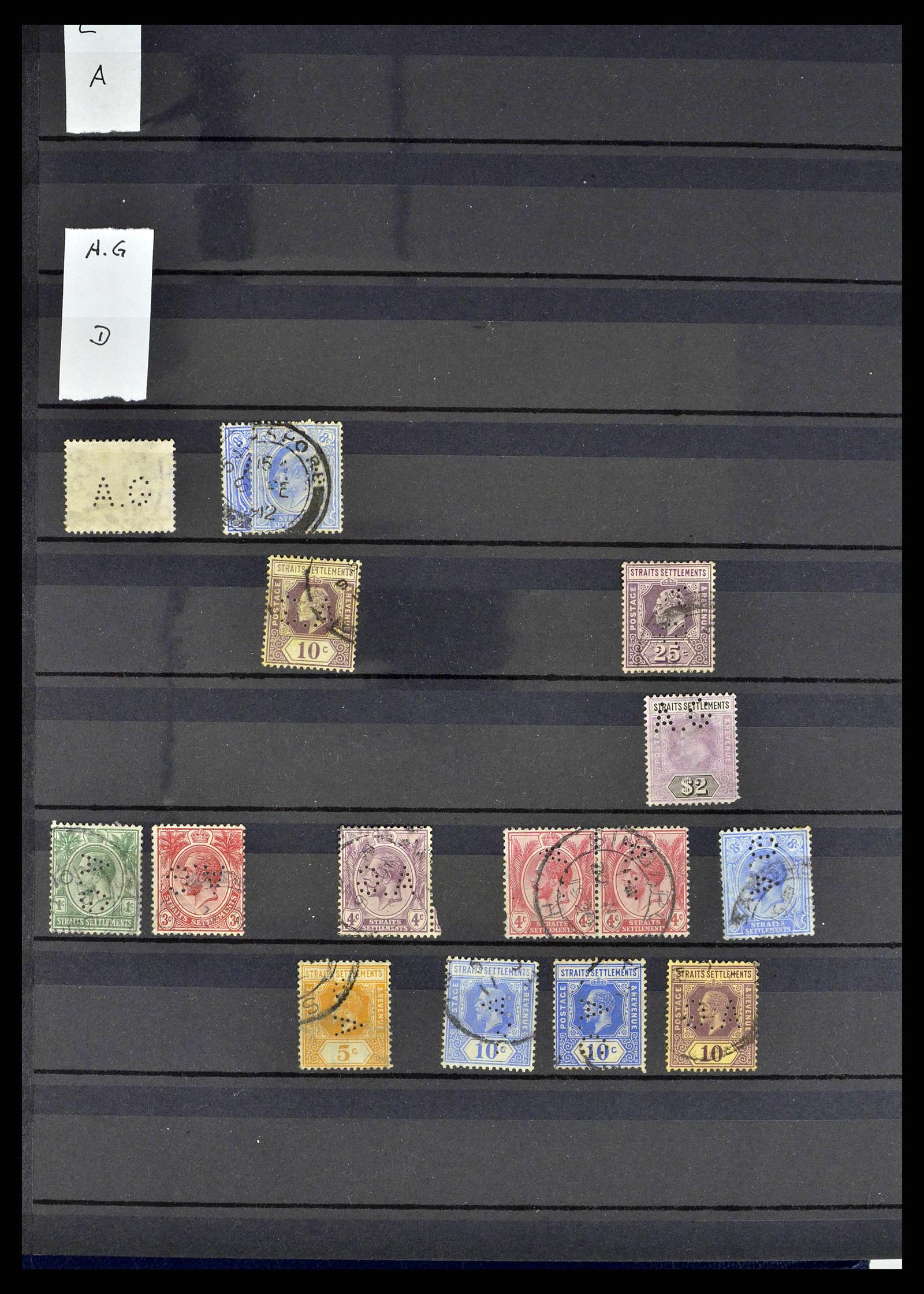 38912 0002 - Postzegelverzameling 38912 Straits Settlements perfins 1868-1960.