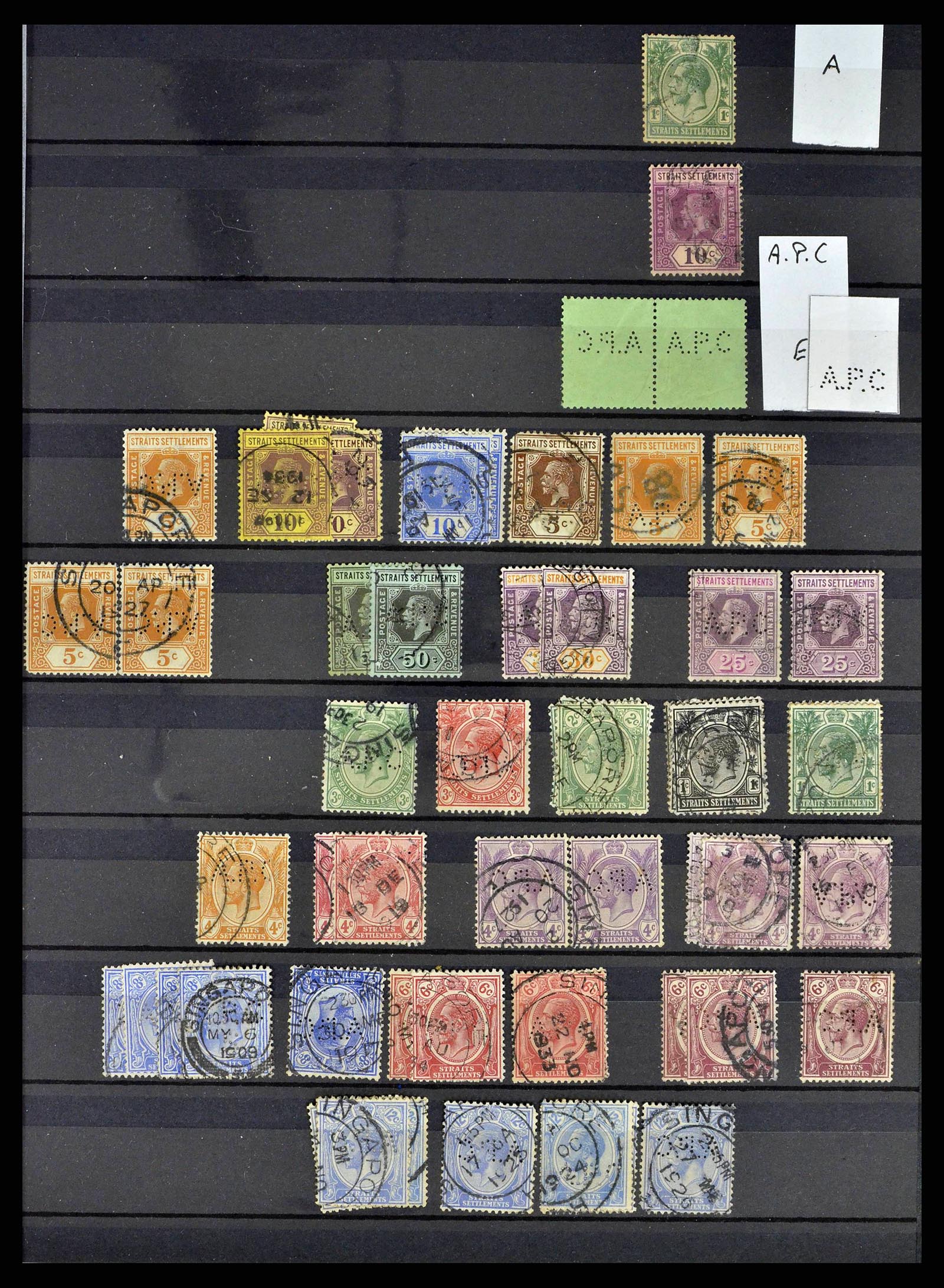 38912 0003 - Postzegelverzameling 38912 Straits Settlements perfins 1868-1960.