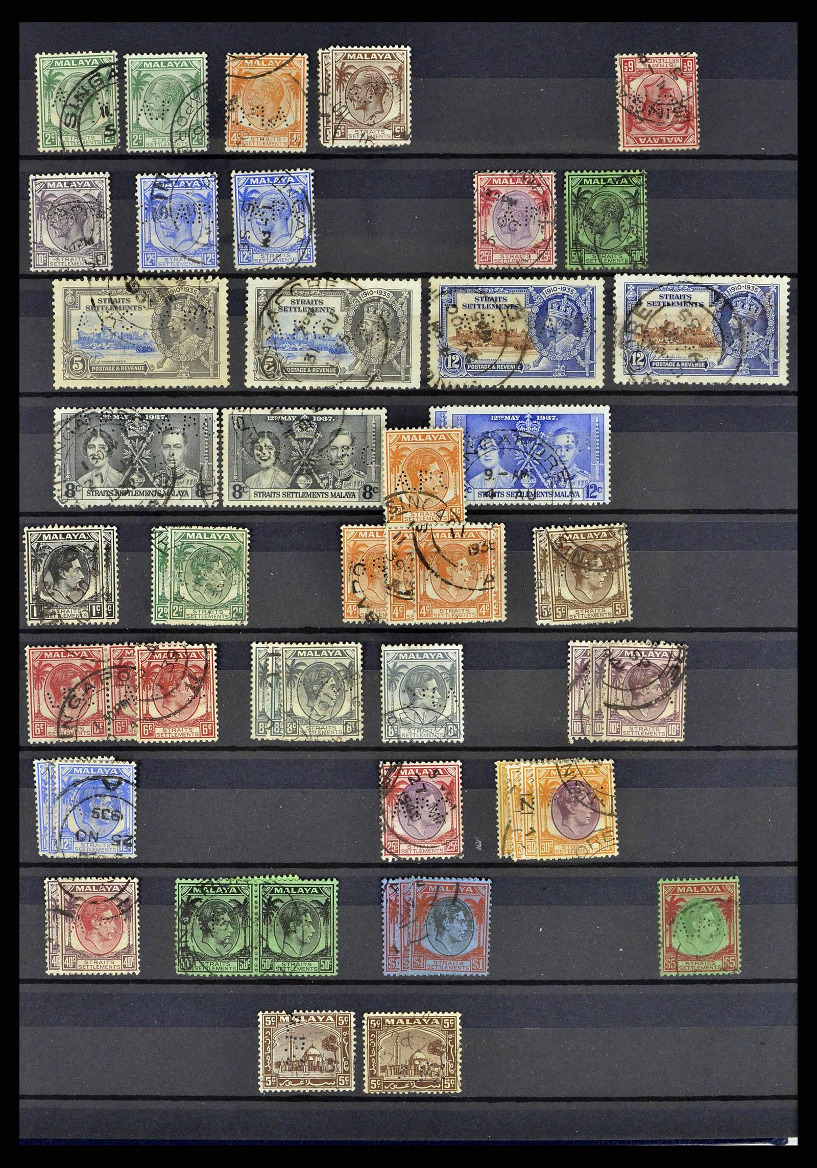 38912 0004 - Postzegelverzameling 38912 Straits Settlements perfins 1868-1960.