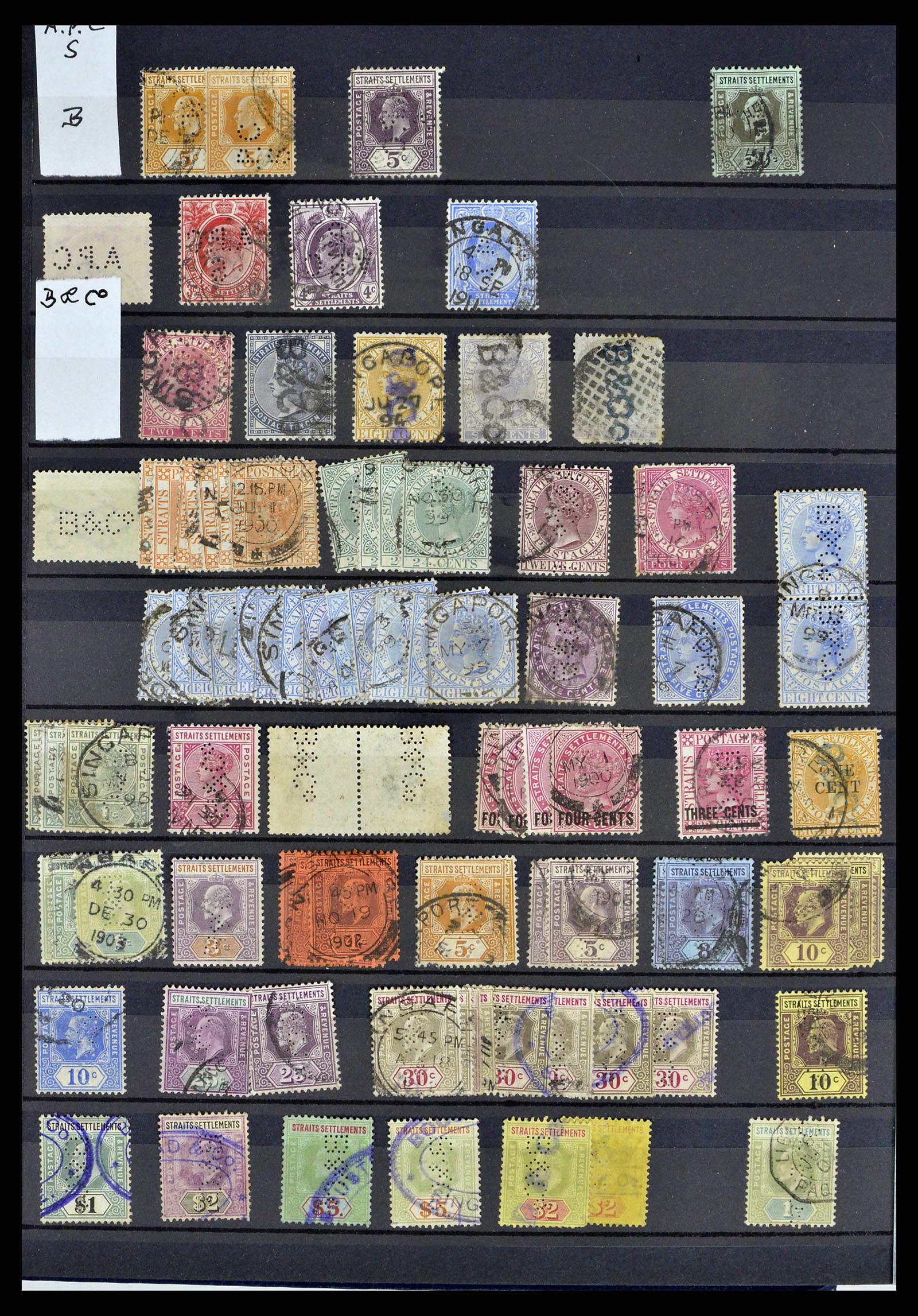 38912 0006 - Postzegelverzameling 38912 Straits Settlements perfins 1868-1960.