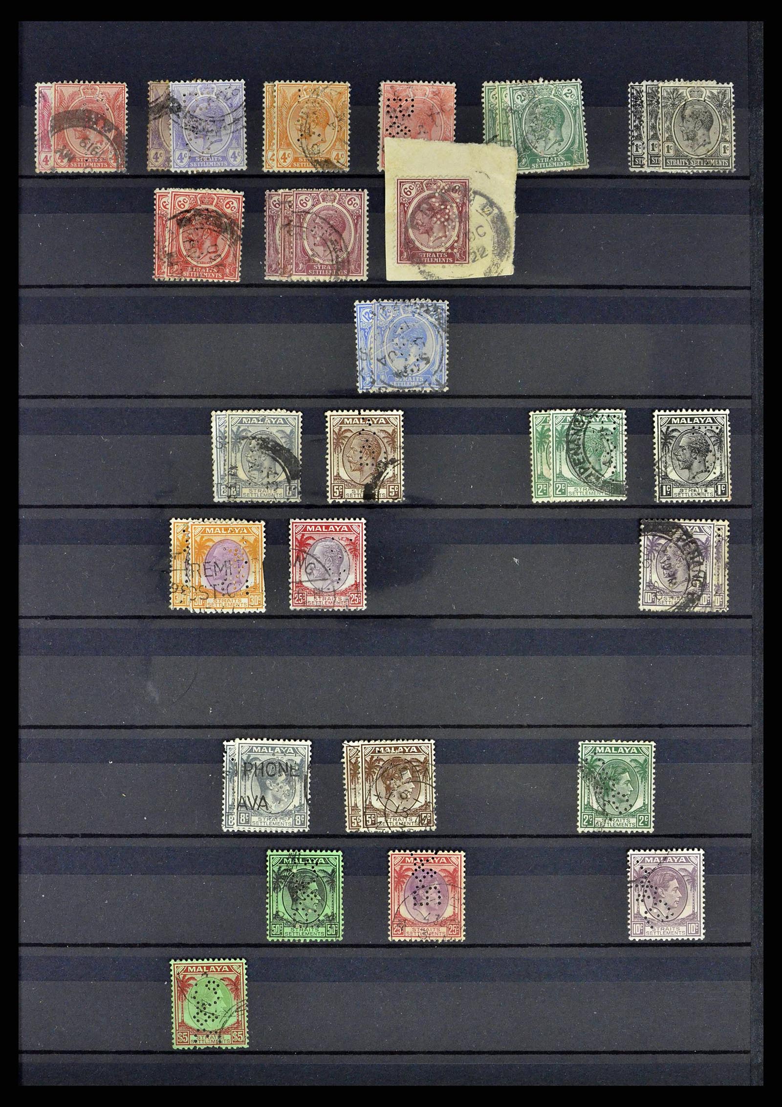 38912 0011 - Postzegelverzameling 38912 Straits Settlements perfins 1868-1960.