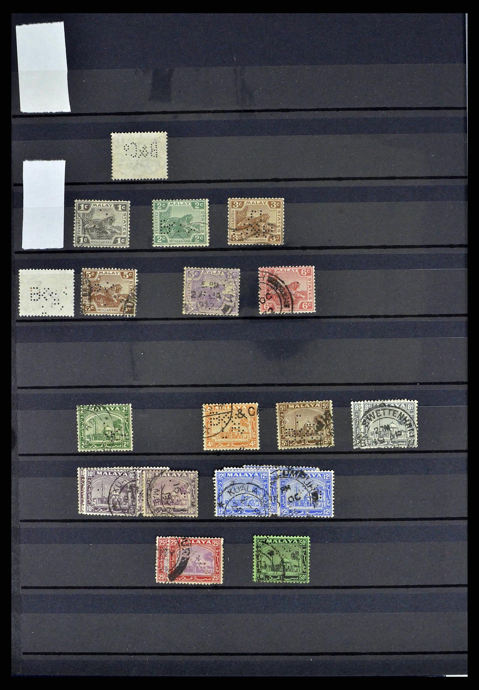 38912 0012 - Postzegelverzameling 38912 Straits Settlements perfins 1868-1960.