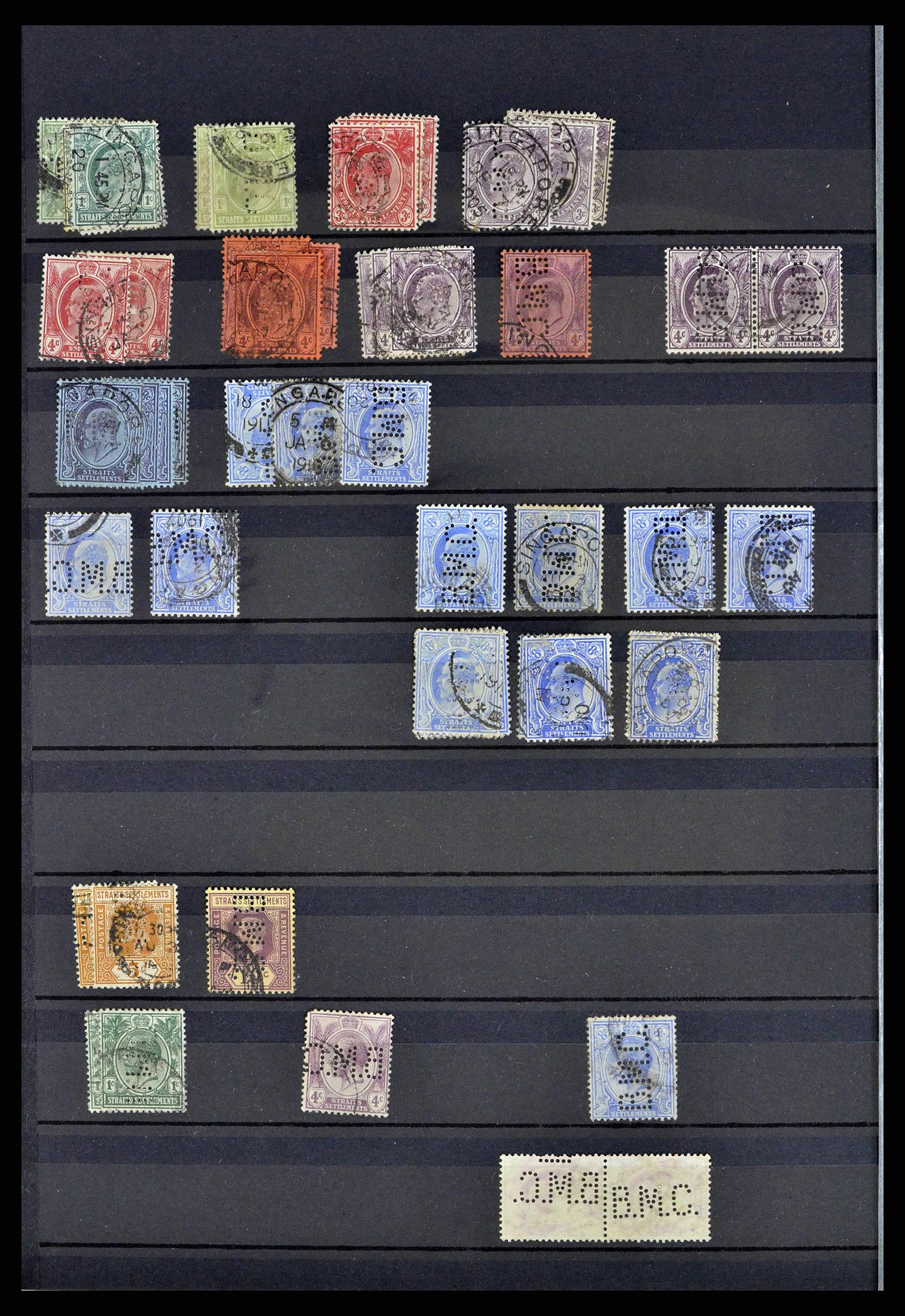 38912 0018 - Postzegelverzameling 38912 Straits Settlements perfins 1868-1960.