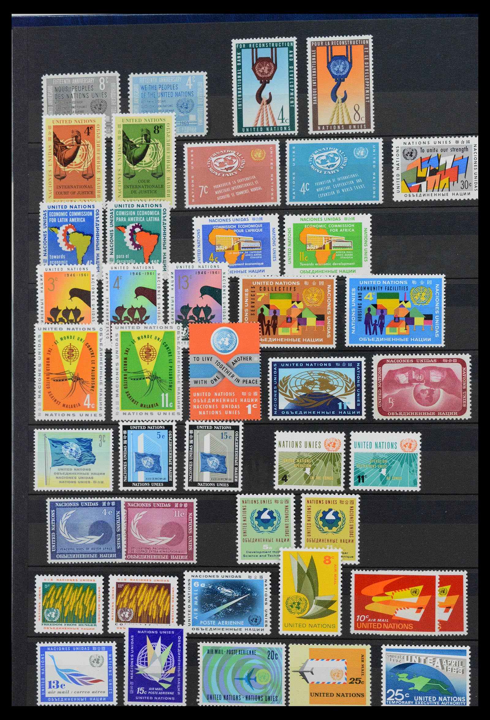 39826 0004 - Stamp collection 39826 Verenigde Naties 1951-2005.