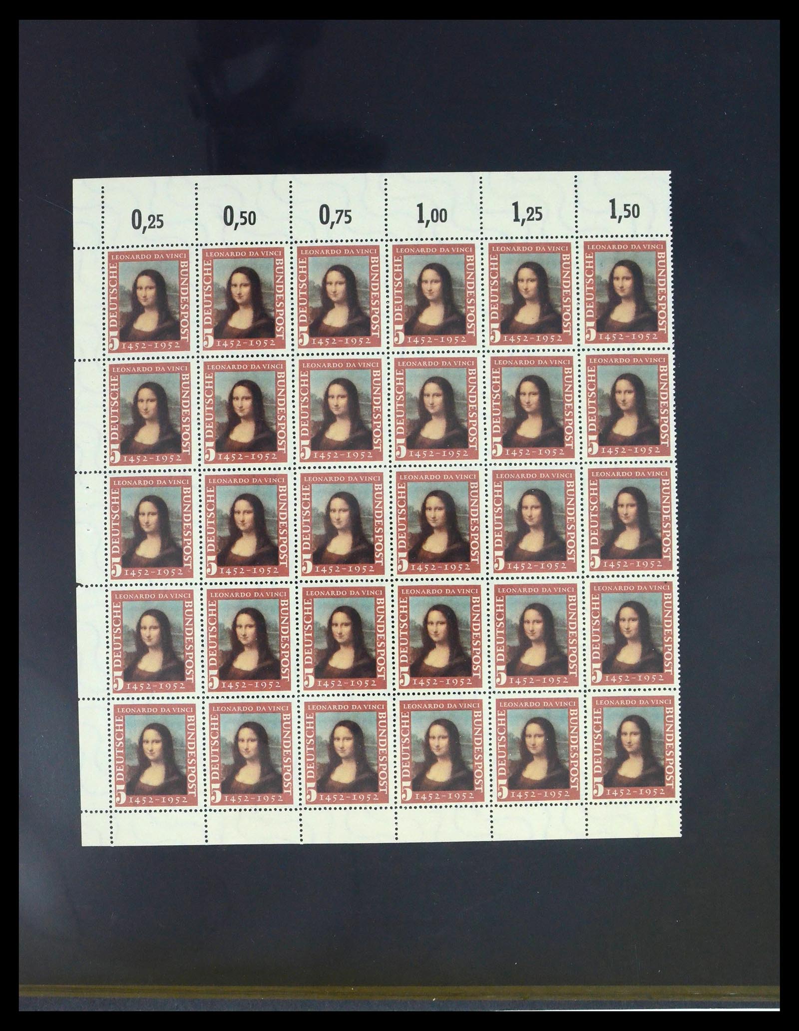 39977 0017 - Stamp collection 39977 Thematic collection Mona Lisa 1952.